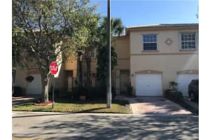 614 Nw 170th Te, Pembroke Pines