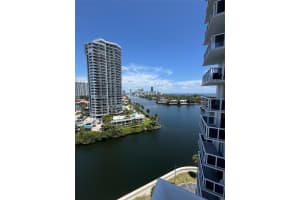 20515 E Country Club Dr 1442, Aventura