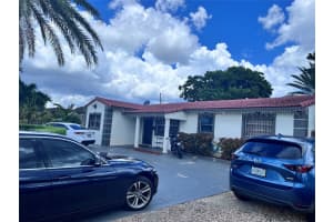 1425 S 25th Ave, Hollywood, FL 33020 - MLS#F10521335