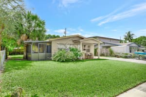 560 NW 21st Ct, Pompano Beach, FL 33060 - MLS#F10521373