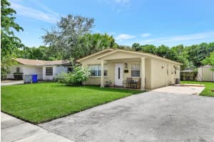 560 NW 21st Ct, Pompano Beach, FL 33060 - MLS#F10521373