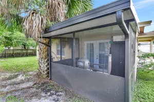 560 NW 21st Ct, Pompano Beach, FL 33060 - MLS#F10521373