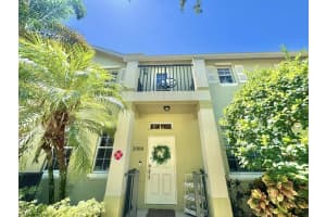 2000 SE Korona Dr, Port Saint Lucie, FL 34952 - MLS#F10521389