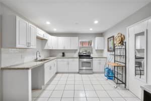 11 NE 18th St, Pompano Beach, FL 33060 Sold 11/04/25