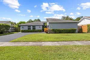 3884 Nw 1st Pl, Deerfield Beach