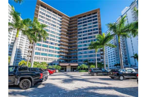 3800 Galt Ocean Dr 203, Fort Lauderdale, FL 33308 Sold 11/24/25