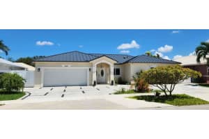 8885 Nw 175th St, Hialeah