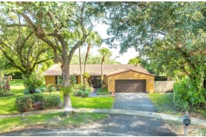 8635 Menteith Ter, Miami Lakes, FL 33016 Sold 12/18/25