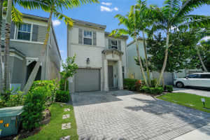 4736 NW 48th Ter, Tamarac, FL 33319 Sold 12/11/25