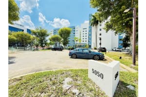 5050 NW 7th St PH16, Miami, FL 33126 - MLS#F10523039