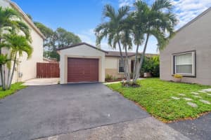 19835 NW 64th Pl, Hialeah, FL 33015 Sold 11/18/25