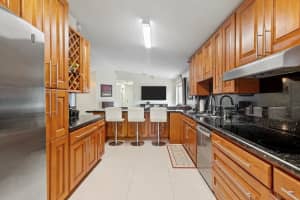 19835 NW 64th Pl, Hialeah, FL 33015 Sold 11/18/25