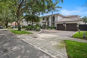 8340 NW 167th Ter, Miami Lakes, FL 33016 - MLS#F10523203