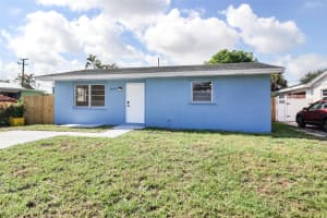 5654 Papaya Rd, West Palm Beach, FL 33413 - MLS#F10523232