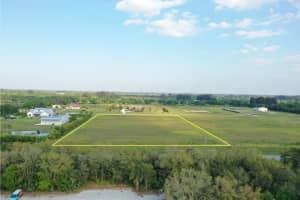 555 65th Avenue SW, Vero Beach, FL 32968 - MLS#F10523250