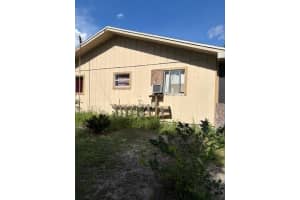 2402 E 9th St, Lehigh Acres, FL 33936 - MLS#F10523316