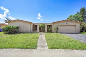 8720 Pasadena Blvd, Pembroke Pines, FL 33024 - MLS#F10523331