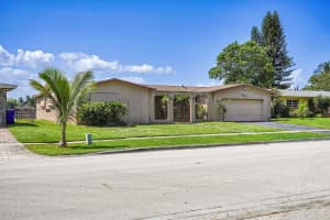 8720 Pasadena Blvd, Pembroke Pines, FL 33024 - MLS#F10523331