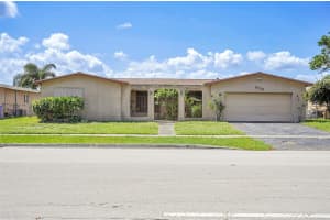 8720 Pasadena Boulevard, Pembroke Pines, FL 33024 - MLS#F10523331