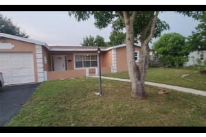 4655 NW 41st Pl, Lauderdale Lakes, FL 33319 - MLS#F10523373