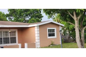 4655 NW 41st Pl, Lauderdale Lakes, FL 33319 - MLS#F10523373