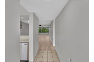 1711 Whitehall Dr 306, Davie, FL 33324 - MLS#F10523402