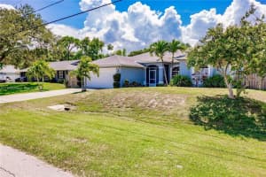 5407 Seagrape Dr, Fort Pierce, FL 34982 - MLS#F10523428