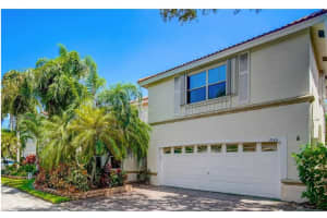 1046 Satinleaf St, Hollywood