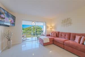 9181 Sunrise Lakes Blvd 303, Sunrise, FL 33322 Sold 09/26/25