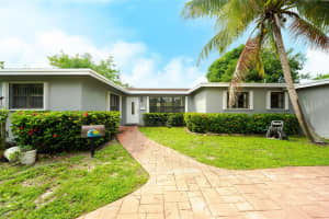 816 SE 13th Ct, Deerfield Beach, FL 33441 - MLS#F10523570