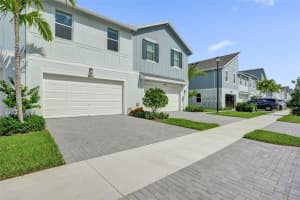 4676 Longwood Lake Sq, Westlake