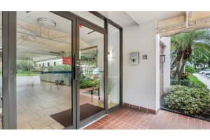 2950 N Palm Aire Dr 206, Pompano Beach, FL 33069 Sold 10/06/25
