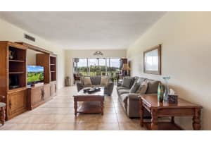 2950 N Palm Aire Dr 206, Pompano Beach, FL 33069 Sold 10/06/25