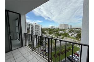 800 Parkview Dr 903, Hallandale Beach