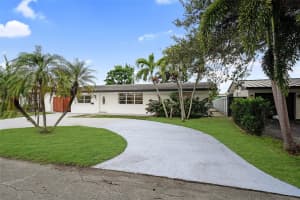 8461 NW 14th St, Pembroke Pines, FL 33024 - MLS#F10523813