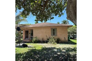 387 Cypress Ave, Pahokee, FL 33476 Sold 10/27/25