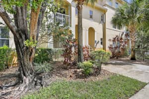 110 Jacaranda Country Club Dr 104, Plantation
