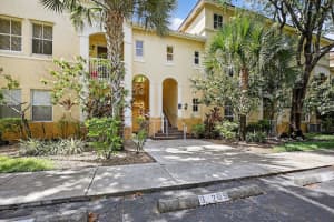 110 Jacaranda Country Club Dr 104, Plantation, FL 33324 - MLS#F10523988
