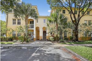 110 Jacaranda Country Club Dr 104, Plantation, FL 33324 - MLS#F10523988