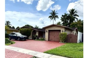 8121 Sw 8th St, North Lauderdale
