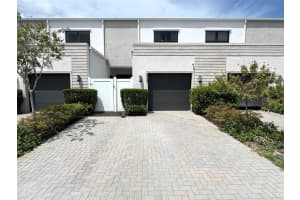 527 NW 17th Street, Fort Lauderdale, FL 33311 - MLS#F10524237