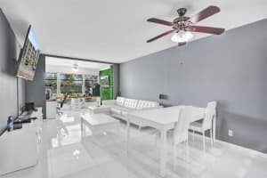 9235 Lagoon Pl 207, Davie
