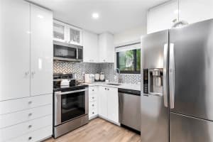 2162 NW 39th Ave B-17, Pompano Beach, FL 33066 Sold 10/31/25