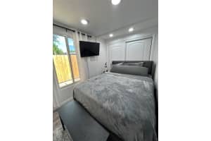 MLS# F10524424, Hollywood, Florida 33024