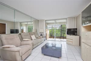 9460 Sunrise Lakes Boulevard, Sunrise, FL 33322 - MLS#F10524430