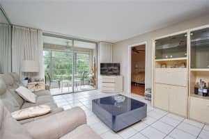 9460 Sunrise Lakes Blvd 202, Sunrise, FL 33322 - MLS#F10524430