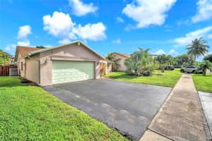 8621 NW 46th Ct, Lauderhill, FL 33351 - MLS#F10524458