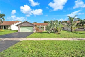 8621 NW 46th Ct, Lauderhill, FL 33351 - MLS#F10524458