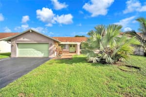 8621 NW 46th Ct, Lauderhill, FL 33351 - MLS#F10524458