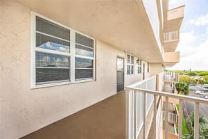 250 Jacaranda Dr, Plantation, FL 33324 - MLS#F10524497